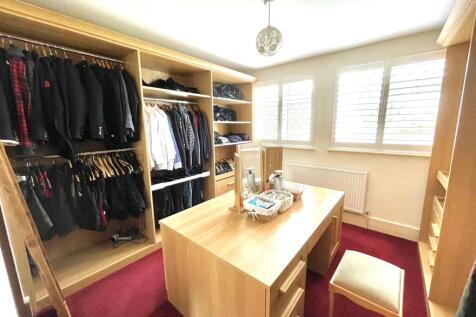 MASTER ROOM- DRESSING ROOM