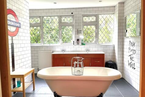 MASTER ROOM ENSUITE