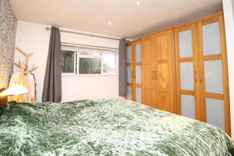 Master Room (2)