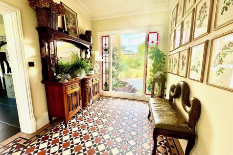 Entrance vestibule 2