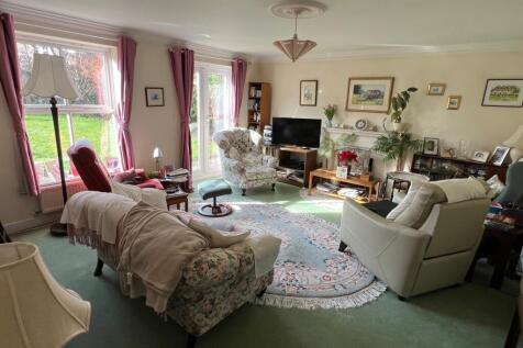 35 Egham Hill Lge
