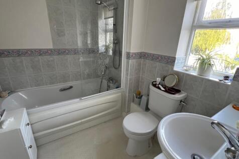 35 Egham Hill En-St 1