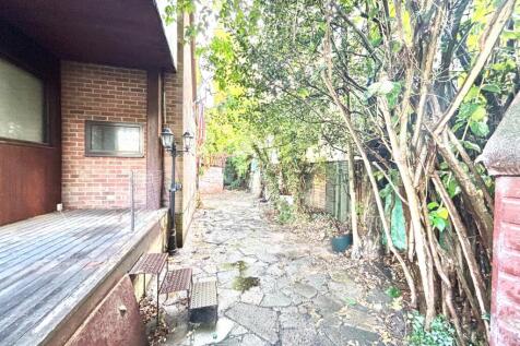 side garden