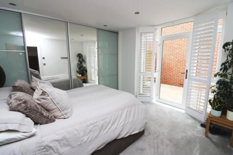 Bed 2 Door