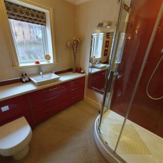 SHOWER ROOM/WC