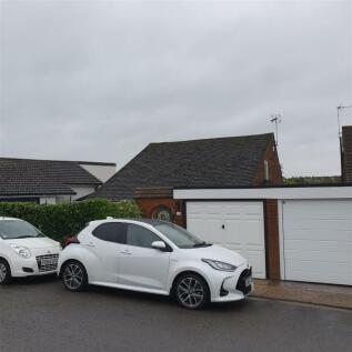 ATTACHED GARAGE/UTILITY ROOM