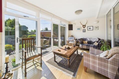 GARDEN/SITTING ROOM