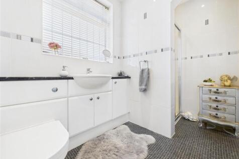 SHOWER ROOM/W.C