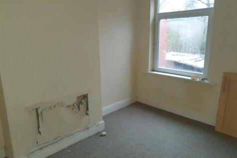 REAR LIVING ROOM