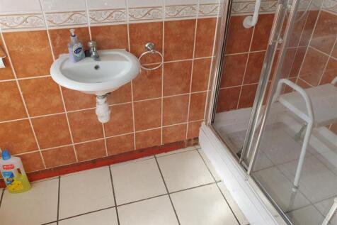 SHOWER ROOM/W.C