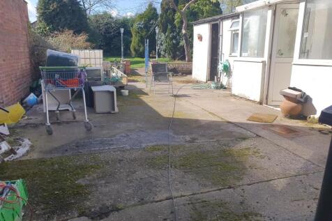 ADDITIONAL OUTSIDE PHOTOS