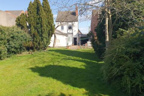 ADDITIONAL OUTSIDE PHOTOS