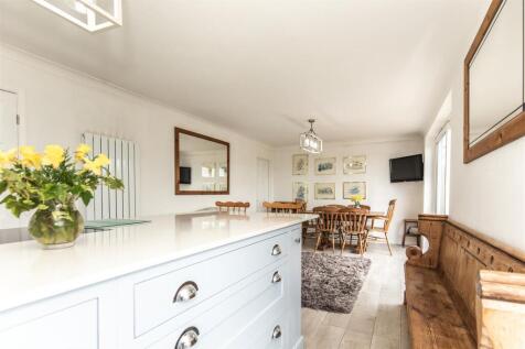 Holly House-34.jpg