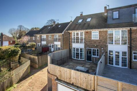2 Sackville Close41.jpg
