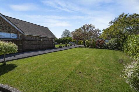 Front Lawn &amp; Approach