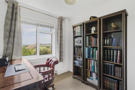Bedroom 3/Study