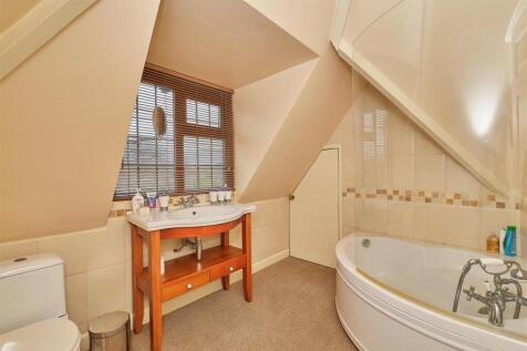 2nd floor Bathroom