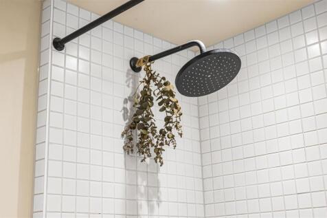 Shower&#96;