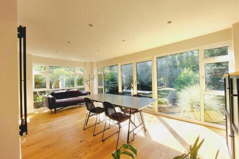 Sun/Dining Room
