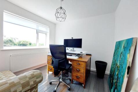 Bedroom 3/Study
