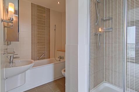 Ensuite Shower &amp; Bath