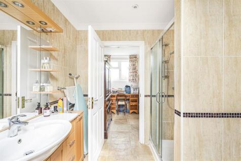 Dressing Room to Ensuite