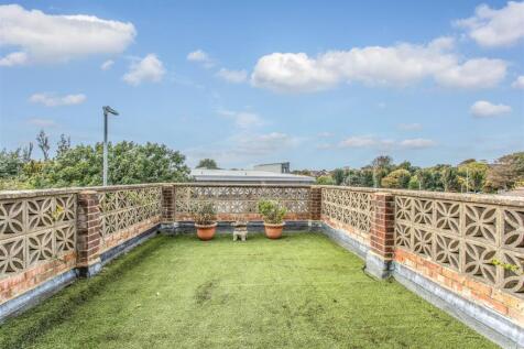 39 Goldstone Lane1.jpg