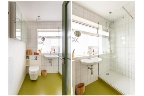 Shower Room/WC 2