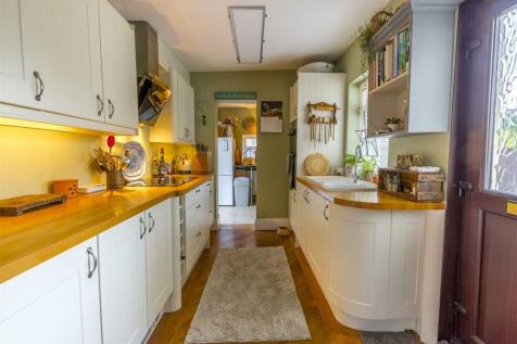 Kitchen (4)-HDR copy.jpg