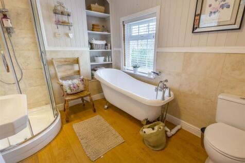 Bathroom (1)-HDR copy.jpg