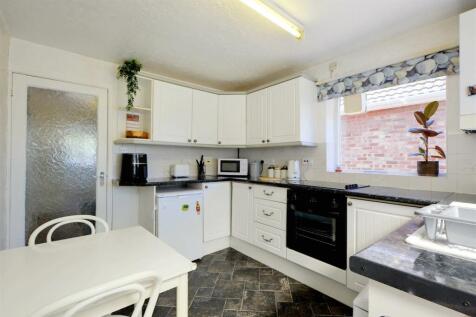 Kitchen_2.jpeg