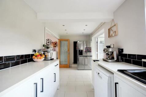 Kitchen_2.jpeg