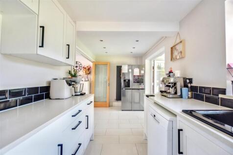 Kitchen_3.jpeg