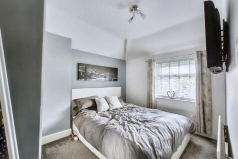 Bedroom 1_1.jpeg