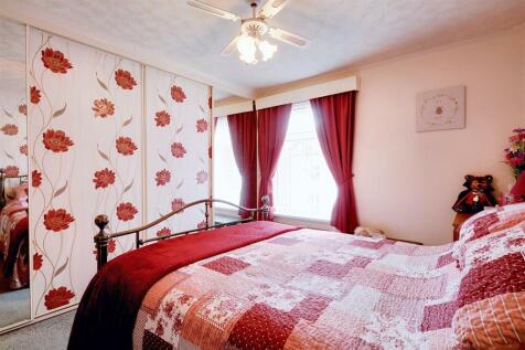 Bedroom 1_1.jpeg