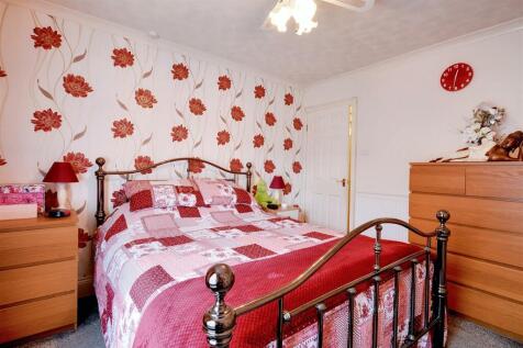 Bedroom 1_2.jpeg