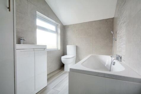 Bathroom_3.jpeg