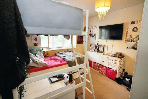 bedroom 2.jpeg
