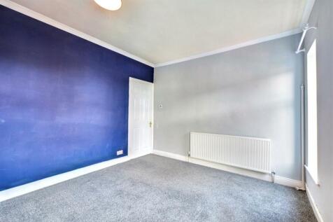 Bedroom 1_2.jpeg