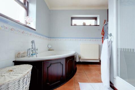 Bathroom_2.jpeg