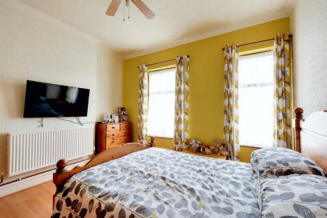 Bedroom 1_1.jpeg
