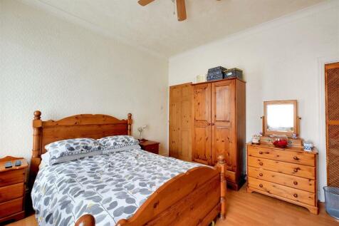 Bedroom 1_2.jpeg