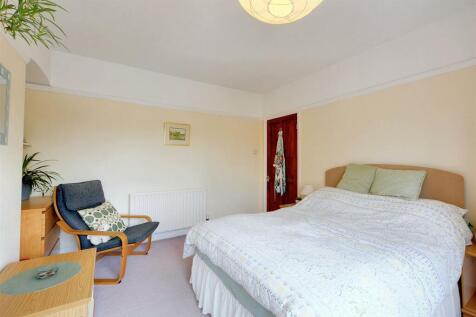 Bedroom 1_2.jpeg