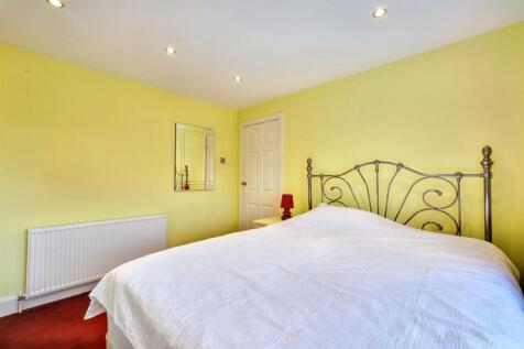 Bedroom 1_2.jpeg