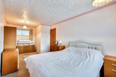 Bedroom 1_2.jpeg