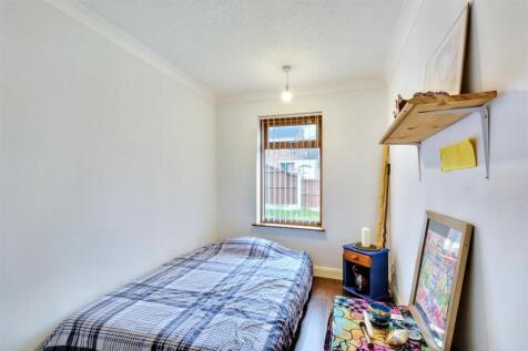 Bedroom 1_1.jpeg
