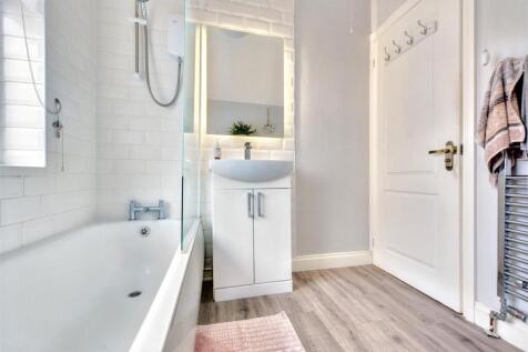 Bathroom_2.jpeg