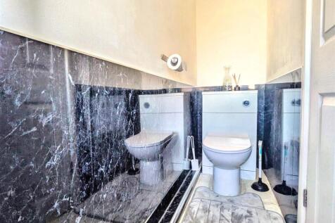 Bathroom_3.jpeg