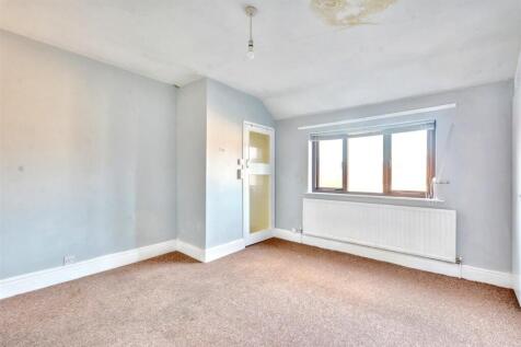 Bedroom 1_2.jpeg