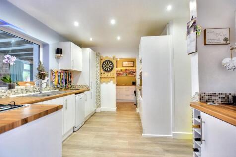 Kitchen_1.jpeg
